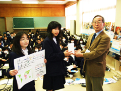 JRC委員長さん・副委員長さんからの募金贈呈