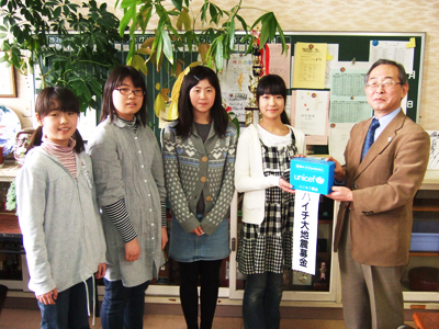 (左から)室井さん、坂本さん、遠藤さん、小泉さん、菅田担当