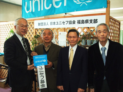 (左から)佐藤常務理事、赤間会長、佐藤副会長、小野副会長