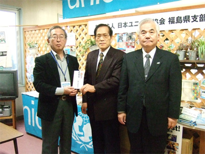 写真(左から)菅田担当、菅野会長、愛澤事務局長